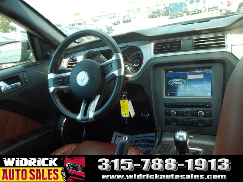 2013 Ford Mustang GT Premium photo 3