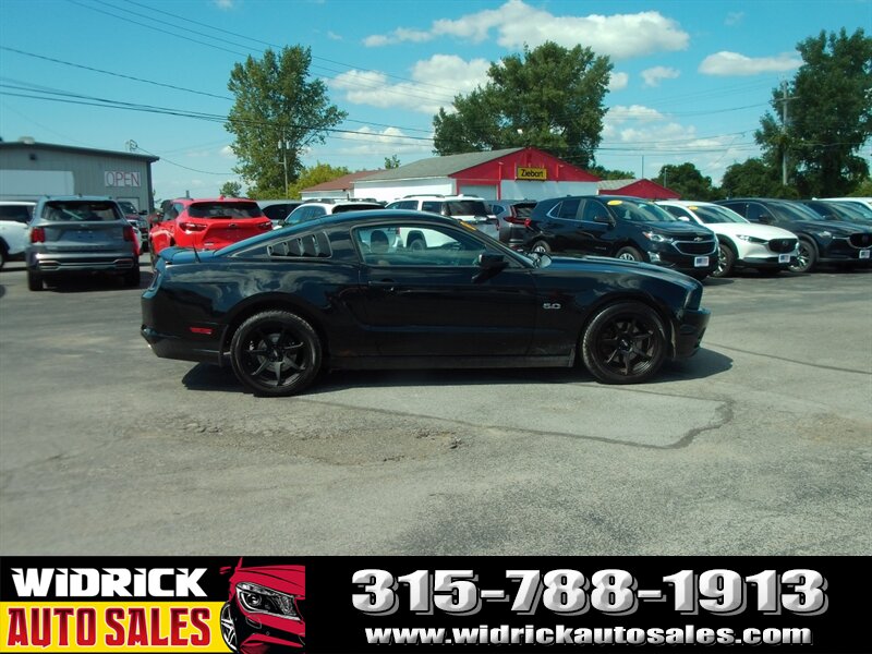 2013 Ford Mustang GT Premium photo 9