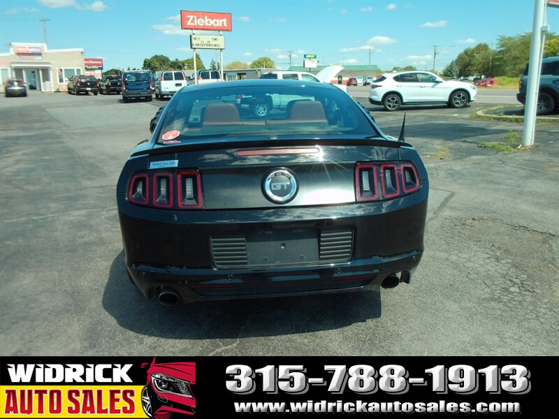 2013 Ford Mustang GT Premium photo 11