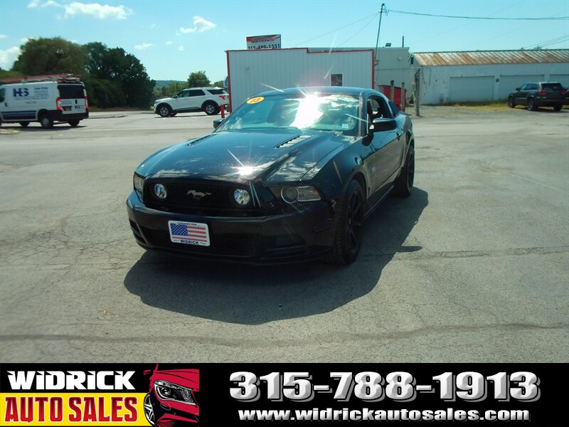 2013 Ford Mustang GT Premium photo 2