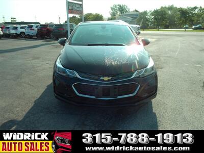 2018 Chevrolet Cruze LT Auto   - Photo 2 - Watertown, NY 13601