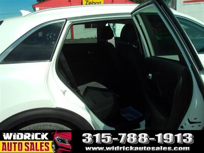 2022 Kia Niro LXS   - Photo 5 - Watertown, NY 13601