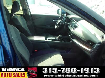 2023 Nissan Rogue SV   - Photo 4 - Watertown, NY 13601