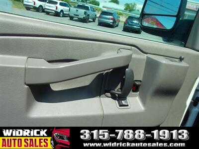 2016 Chevrolet Express LT Passenger   - Photo 16 - Watertown, NY 13601