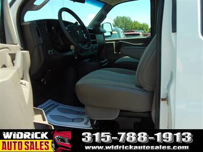 2016 Chevrolet Express LT Passenger   - Photo 9 - Watertown, NY 13601