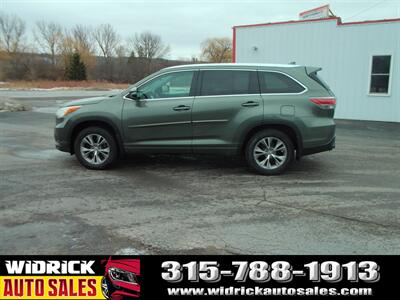 2014 Toyota Highlander XLE V6   - Photo 8 - Watertown, NY 13601