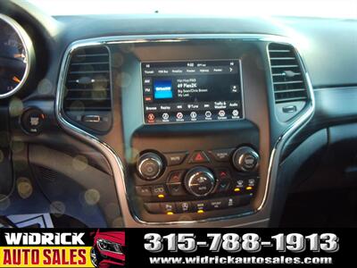2020 Jeep Grand Cherokee Laredo E   - Photo 8 - Watertown, NY 13601