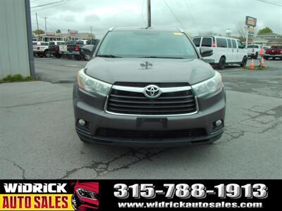 2016 Toyota Highlander XLE   - Photo 2 - Watertown, NY 13601