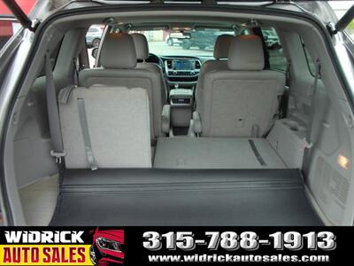 2016 Toyota Highlander XLE   - Photo 5 - Watertown, NY 13601