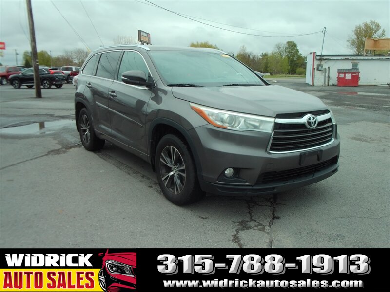2016 Toyota Highlander XLE   - Photo 1 - Watertown, NY 13601