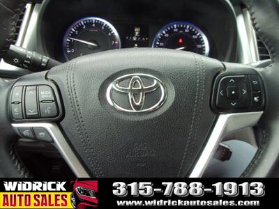 2016 Toyota Highlander XLE   - Photo 7 - Watertown, NY 13601