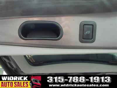 2016 Toyota Highlander XLE   - Photo 9 - Watertown, NY 13601