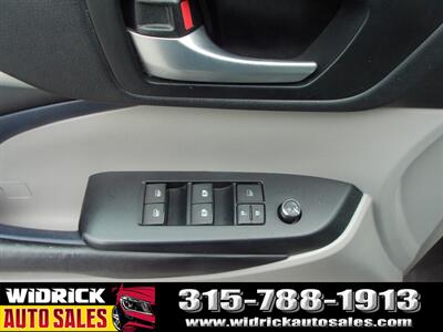 2016 Toyota Highlander XLE   - Photo 10 - Watertown, NY 13601