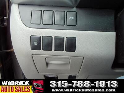 2016 Toyota Highlander XLE   - Photo 11 - Watertown, NY 13601