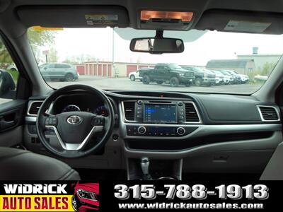 2016 Toyota Highlander XLE   - Photo 6 - Watertown, NY 13601