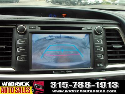 2016 Toyota Highlander XLE   - Photo 13 - Watertown, NY 13601
