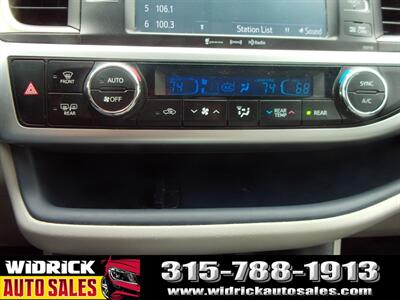 2016 Toyota Highlander XLE   - Photo 12 - Watertown, NY 13601