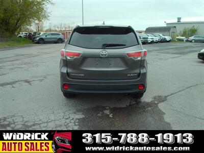 2016 Toyota Highlander XLE   - Photo 18 - Watertown, NY 13601