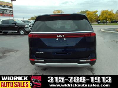 2024 Kia Carnival LX   - Photo 6 - Watertown, NY 13601