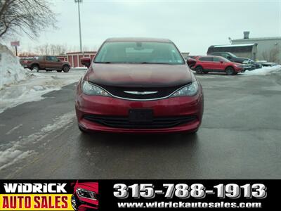 2017 Chrysler Pacifica Touring   - Photo 2 - Watertown, NY 13601