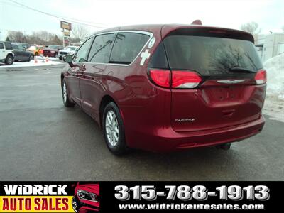 2017 Chrysler Pacifica Touring   - Photo 7 - Watertown, NY 13601