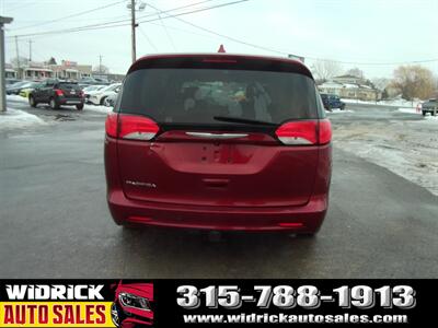 2017 Chrysler Pacifica Touring   - Photo 6 - Watertown, NY 13601