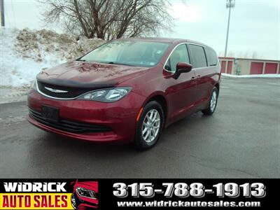 2017 Chrysler Pacifica Touring   - Photo 3 - Watertown, NY 13601