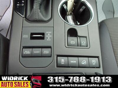 2020 Toyota Highlander LE   - Photo 11 - Watertown, NY 13601