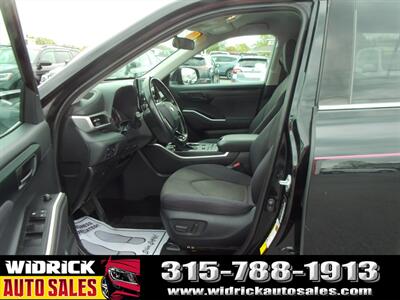 2020 Toyota Highlander LE   - Photo 4 - Watertown, NY 13601
