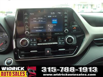 2020 Toyota Highlander LE   - Photo 9 - Watertown, NY 13601