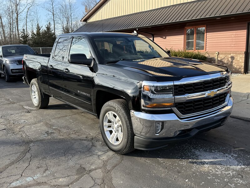 2018 Chevrolet Silverado 1500 LT Double Cab  4WD - Photo 1 - Flushing, MI 48433