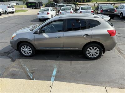 2011 Nissan Rogue SV AWD   - Photo 8 - Flushing, MI 48433