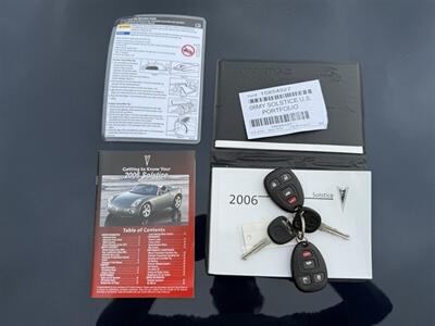 2006 Pontiac Solstice Convertible  5-Speed Manual - Photo 33 - Flushing, MI 48433
