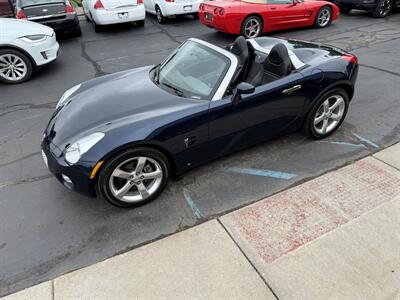 2006 Pontiac Solstice Convertible  5-Speed Manual - Photo 2 - Flushing, MI 48433