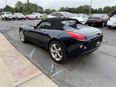 2006 Pontiac Solstice Convertible  5-Speed Manual - Photo 11 - Flushing, MI 48433