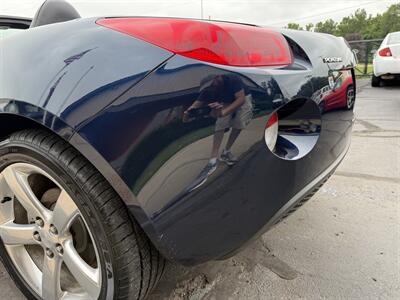 2006 Pontiac Solstice Convertible  5-Speed Manual - Photo 30 - Flushing, MI 48433