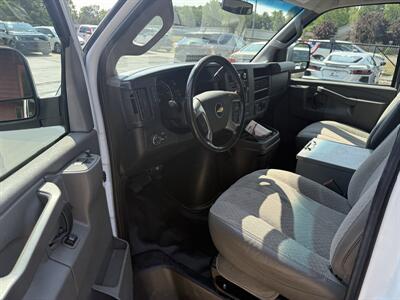 2017 Chevrolet Express 3500 155 " Wheelbase - Photo 12 - Flushing, MI 48433