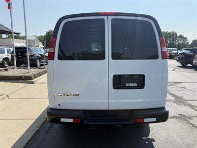 2017 Chevrolet Express 3500 155 " Wheelbase - Photo 4 - Flushing, MI 48433