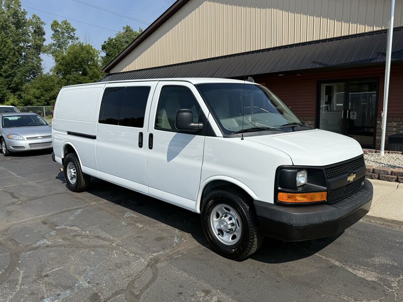 2017 Chevrolet Express 3500  155 " Wheelbase - Photo 1 - Flushing, MI 48433