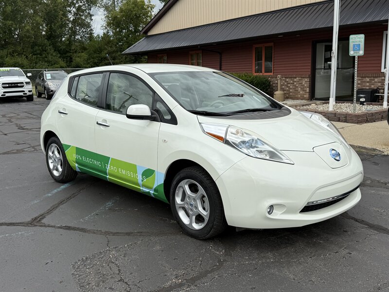 2011 Nissan LEAF SV - Photo 1 - Flushing, MI 48433