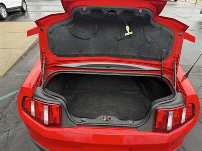 2012 Ford Mustang V6 Premium  MCA 6-Speed - Photo 20 - Flushing, MI 48433