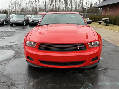2012 Ford Mustang V6 Premium  MCA 6-Speed - Photo 2 - Flushing, MI 48433
