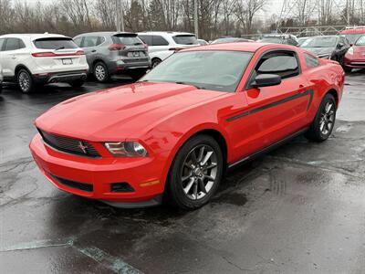 2012 Ford Mustang V6 Premium  MCA 6-Speed - Photo 3 - Flushing, MI 48433