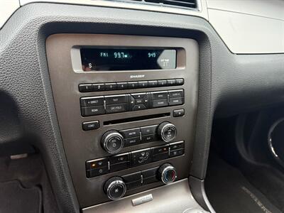 2012 Ford Mustang V6 Premium  MCA 6-Speed - Photo 12 - Flushing, MI 48433