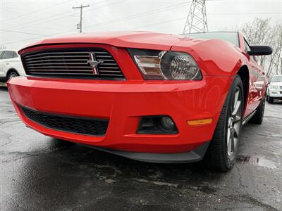 2012 Ford Mustang V6 Premium  MCA 6-Speed - Photo 25 - Flushing, MI 48433