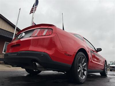2012 Ford Mustang V6 Premium  MCA 6-Speed - Photo 24 - Flushing, MI 48433