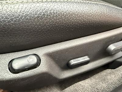 2012 Ford Mustang V6 Premium  MCA 6-Speed - Photo 16 - Flushing, MI 48433