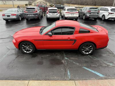 2012 Ford Mustang V6 Premium  MCA 6-Speed - Photo 7 - Flushing, MI 48433