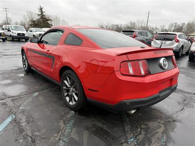2012 Ford Mustang V6 Premium  MCA 6-Speed - Photo 8 - Flushing, MI 48433