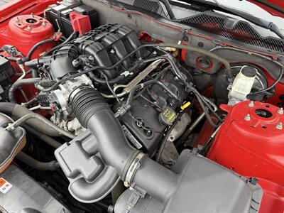 2012 Ford Mustang V6 Premium  MCA 6-Speed - Photo 30 - Flushing, MI 48433